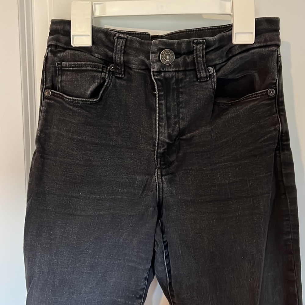 American Eagle Curvy High Rise Skinny Jean. Black denim. Stretchy